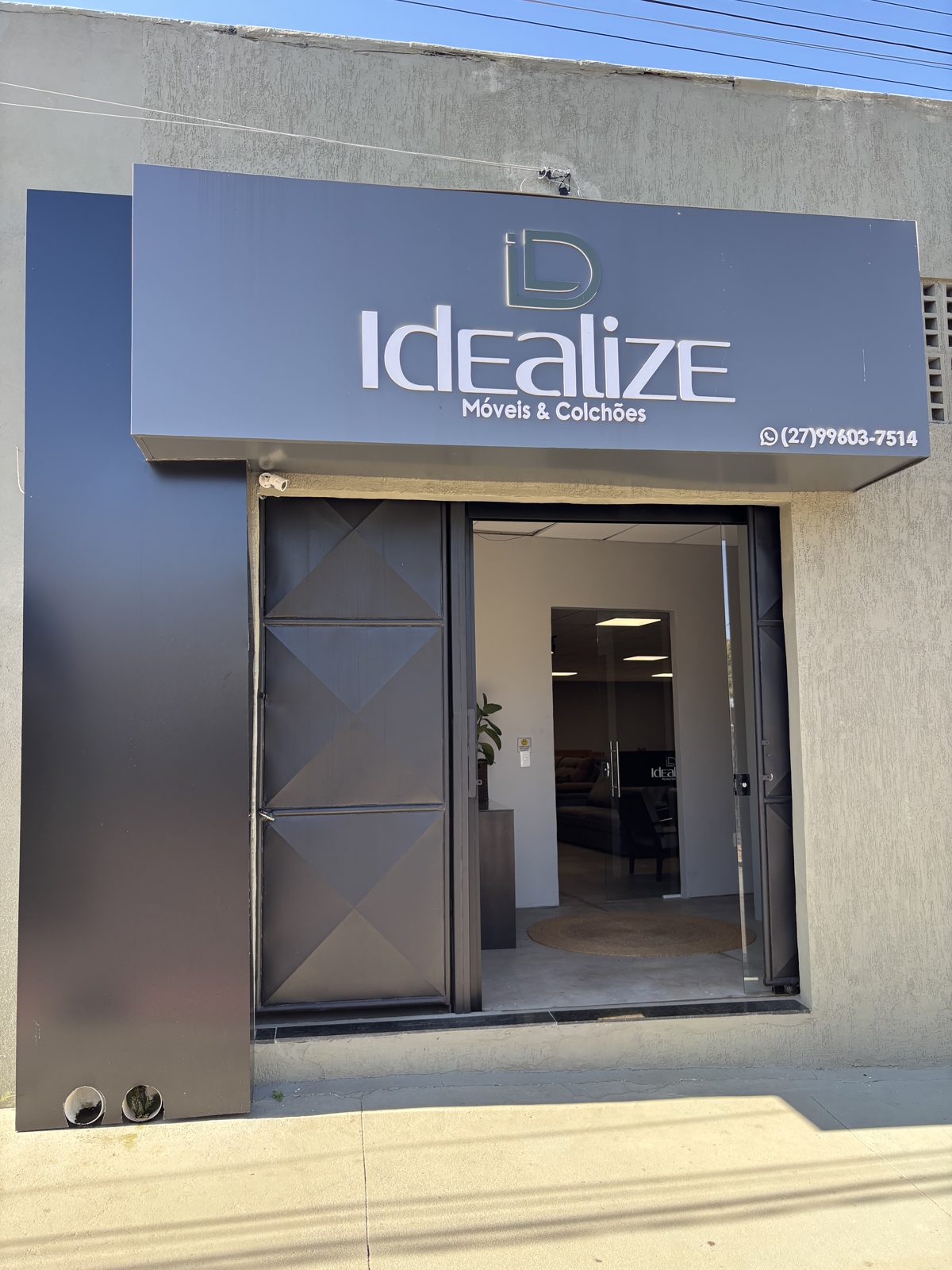 Fachada da loja Idealize Móveis & Colchões em Porto Canoa, Serra - ES
